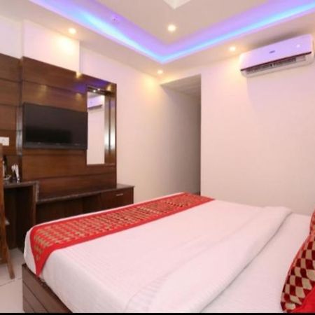 Zirakpur Hotel Silver Palm מראה חיצוני תמונה