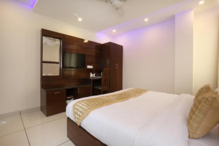 Zirakpur Hotel Silver Palm מראה חיצוני תמונה
