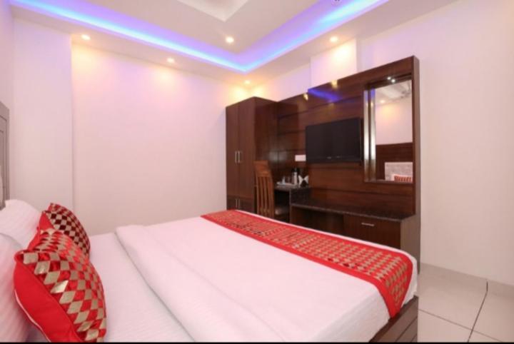 Zirakpur Hotel Silver Palm מראה חיצוני תמונה