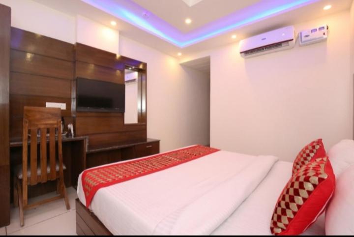 Zirakpur Hotel Silver Palm מראה חיצוני תמונה