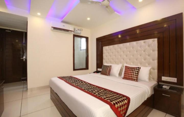 Zirakpur Hotel Silver Palm מראה חיצוני תמונה